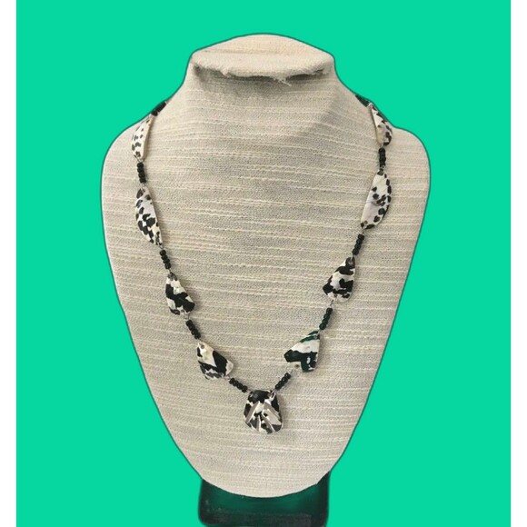 Vintage Handmade Art Deco Kenyan Sea Shell & Black Beads Collar Necklace - Picture 1 of 6